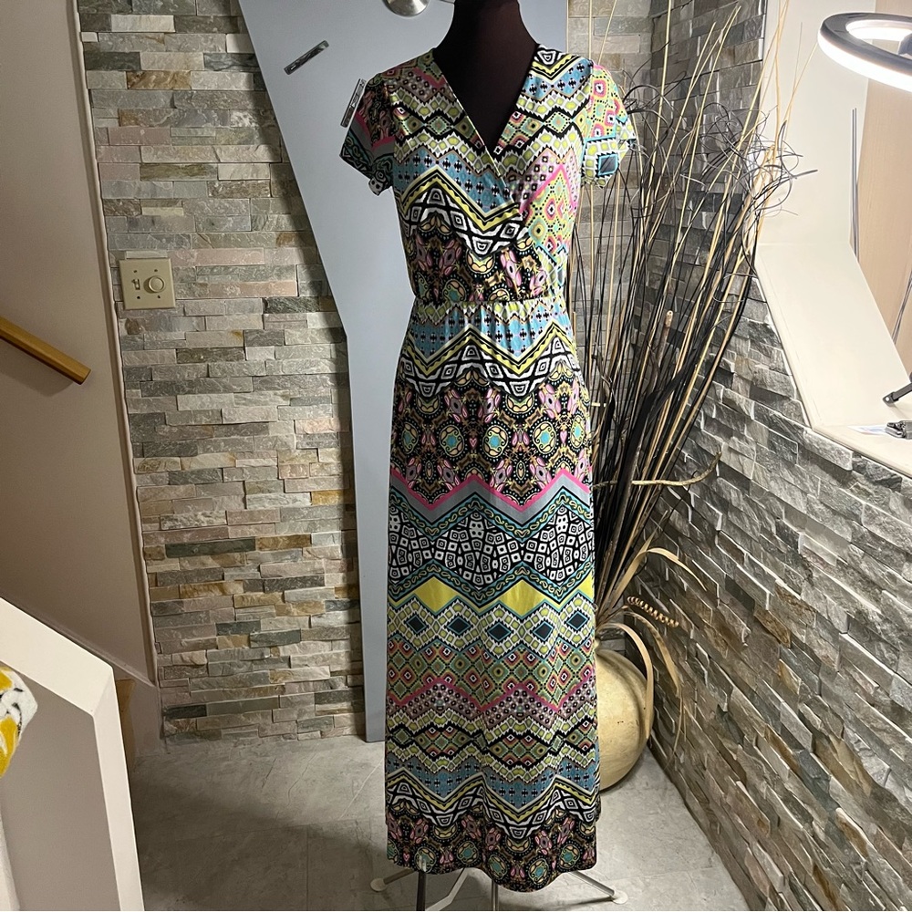 Roommates short sleeve maxi wrap front fun summer pattern multicolor boho dress